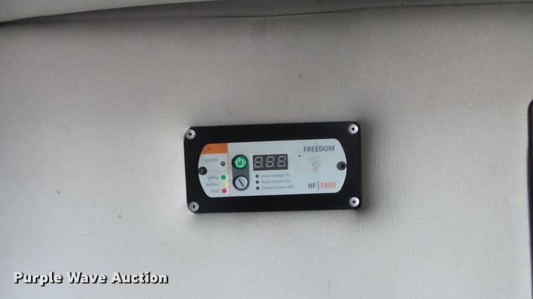 image for item DF4274 2012 Volvo VNL semi truck