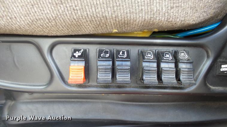 image for item DF4274 2012 Volvo VNL semi truck