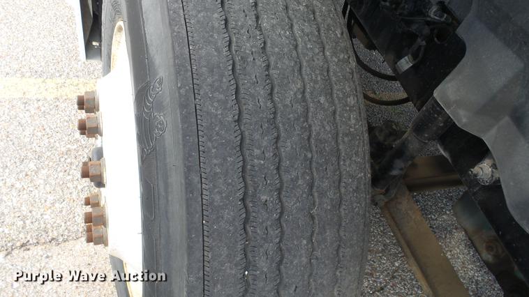 image for item DF4274 2012 Volvo VNL semi truck