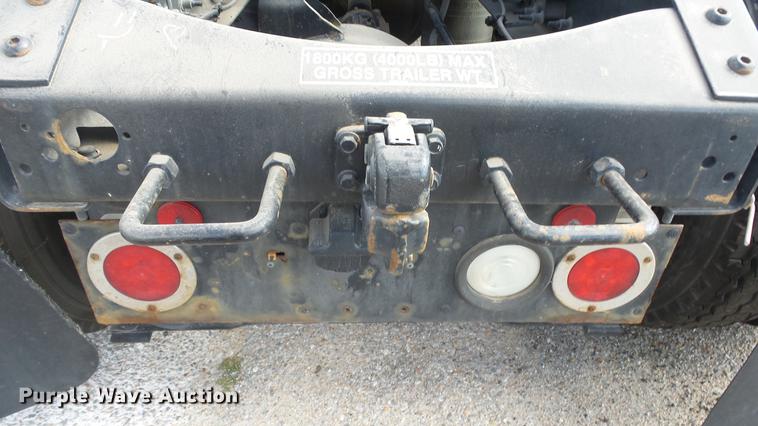 image for item DF4274 2012 Volvo VNL semi truck