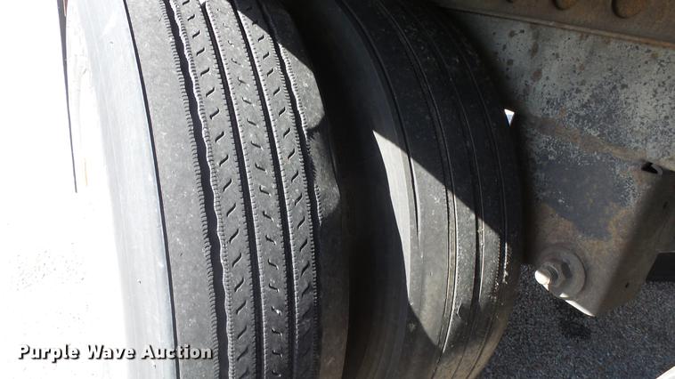 image for item DF4275 1997 Wabash refrigerated van trailer