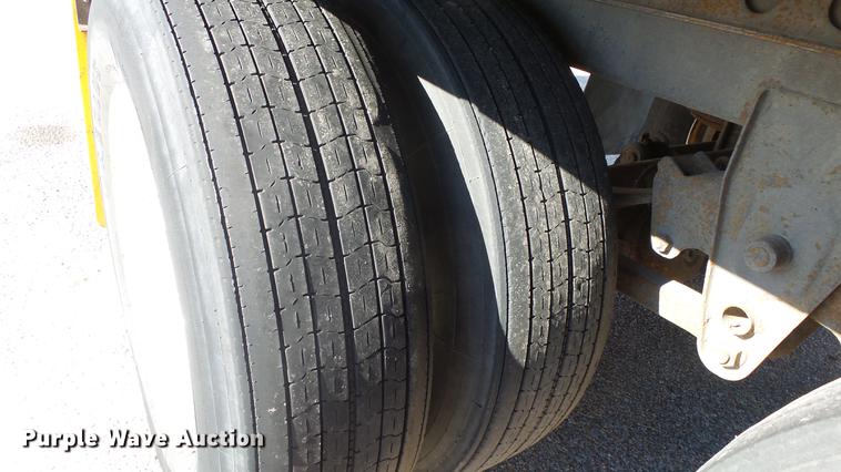 image for item DF4277 2000 Wabash dry van trailer