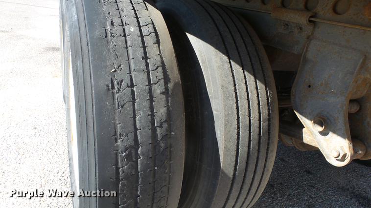 image for item DF4277 2000 Wabash dry van trailer