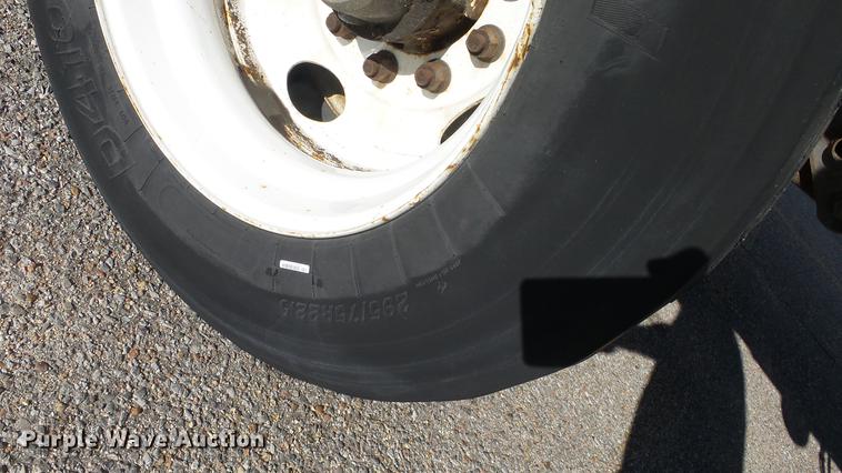 image for item DF4277 2000 Wabash dry van trailer