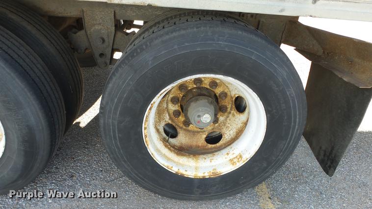 image for item DF4277 2000 Wabash dry van trailer