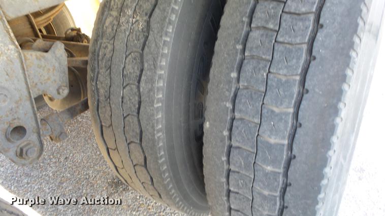 image for item DF4277 2000 Wabash dry van trailer