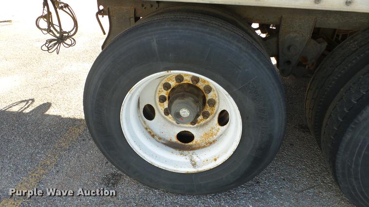 image for item DF4277 2000 Wabash dry van trailer