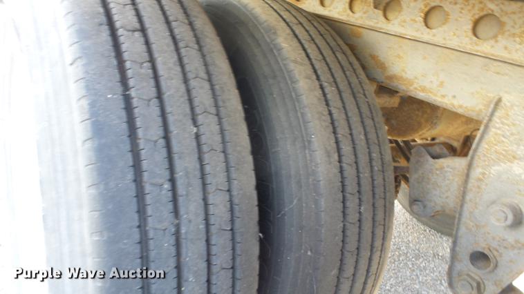 image for item DF4277 2000 Wabash dry van trailer