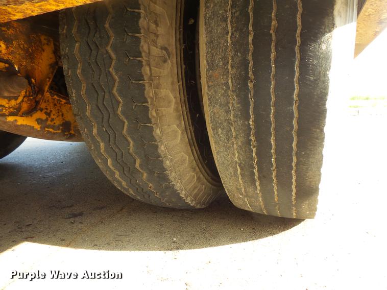 image for item DV9327 1987 Landoll 31748 tilt deck equipment trailer