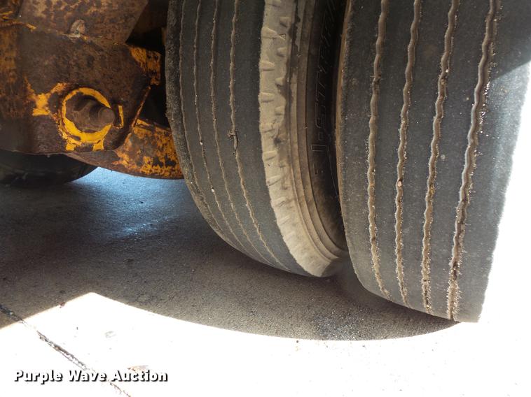 image for item DV9327 1987 Landoll 31748 tilt deck equipment trailer