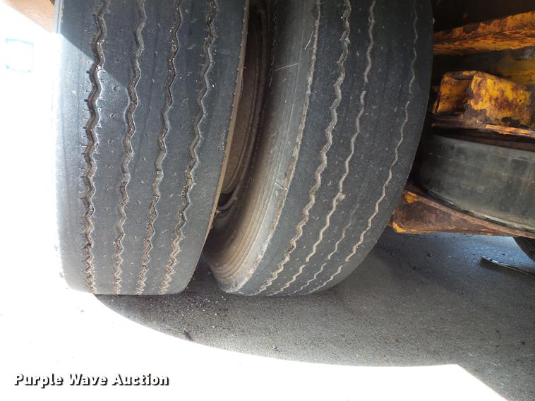 image for item DV9327 1987 Landoll 31748 tilt deck equipment trailer