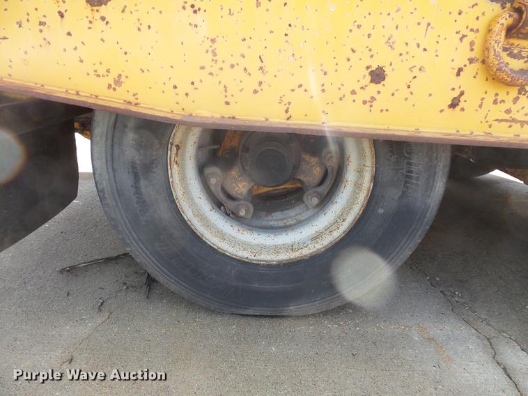 image for item DV9327 1987 Landoll 31748 tilt deck equipment trailer