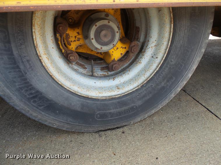 image for item DV9327 1987 Landoll 31748 tilt deck equipment trailer