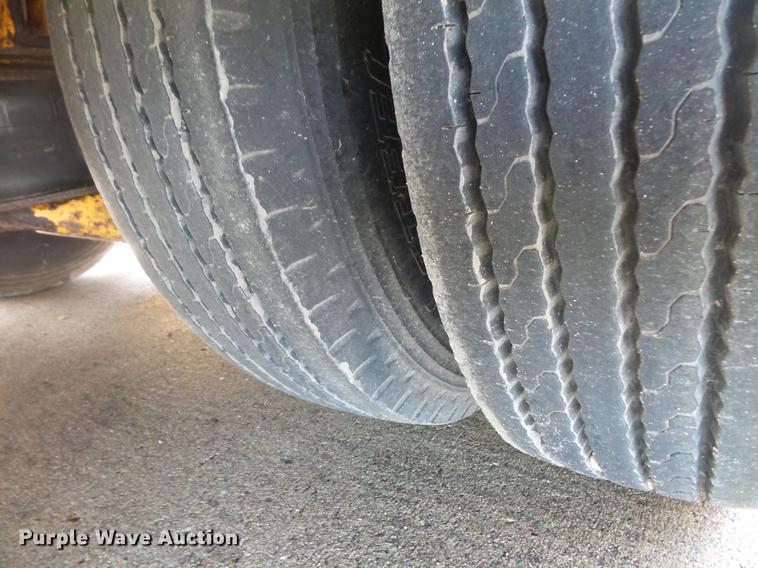 image for item DV9327 1987 Landoll 31748 tilt deck equipment trailer