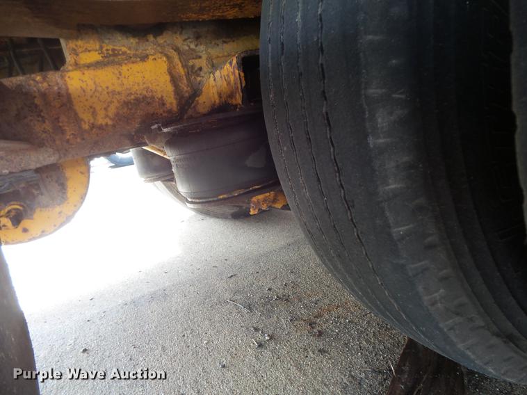 image for item DV9327 1987 Landoll 31748 tilt deck equipment trailer