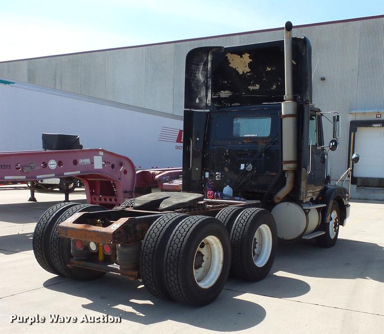 image for item DV9329 1995 White Gmc WCA semi truck