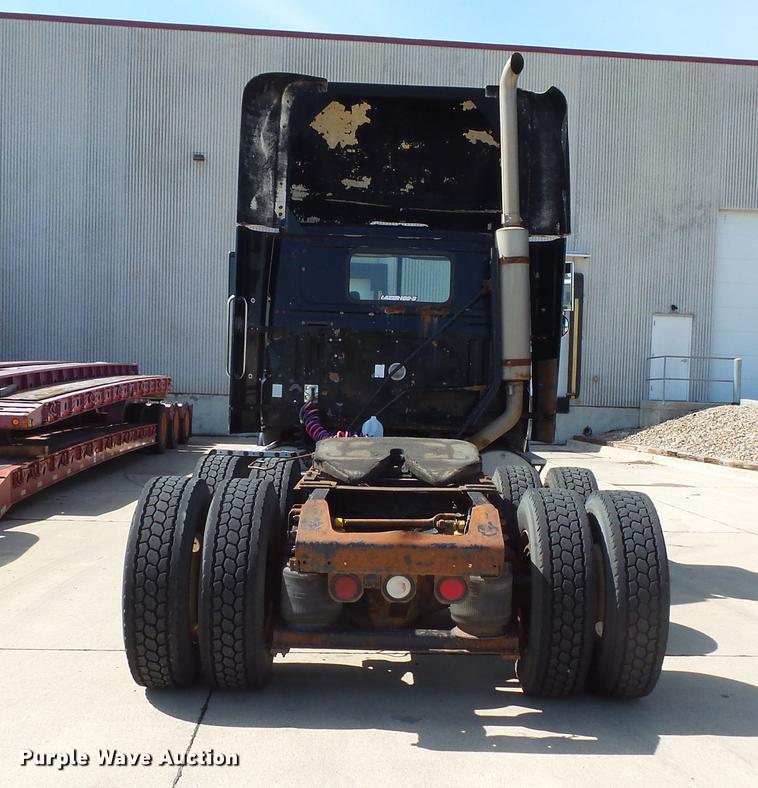 image for item DV9329 1995 White Gmc WCA semi truck