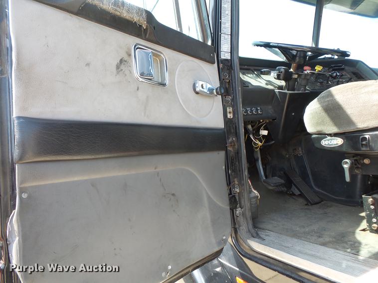 image for item DV9329 1995 White Gmc WCA semi truck