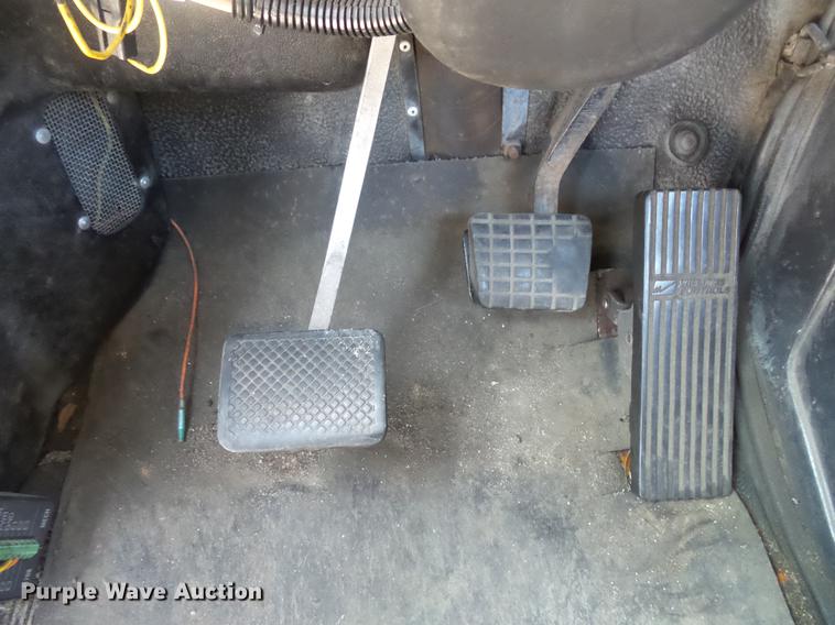 image for item DV9329 1995 White Gmc WCA semi truck