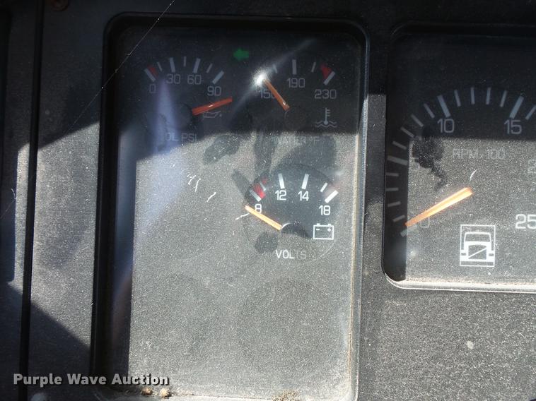 image for item DV9329 1995 White Gmc WCA semi truck