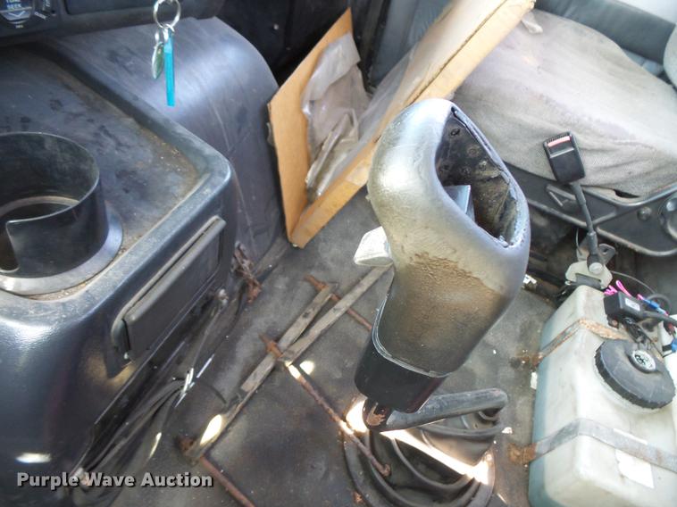 image for item DV9329 1995 White Gmc WCA semi truck