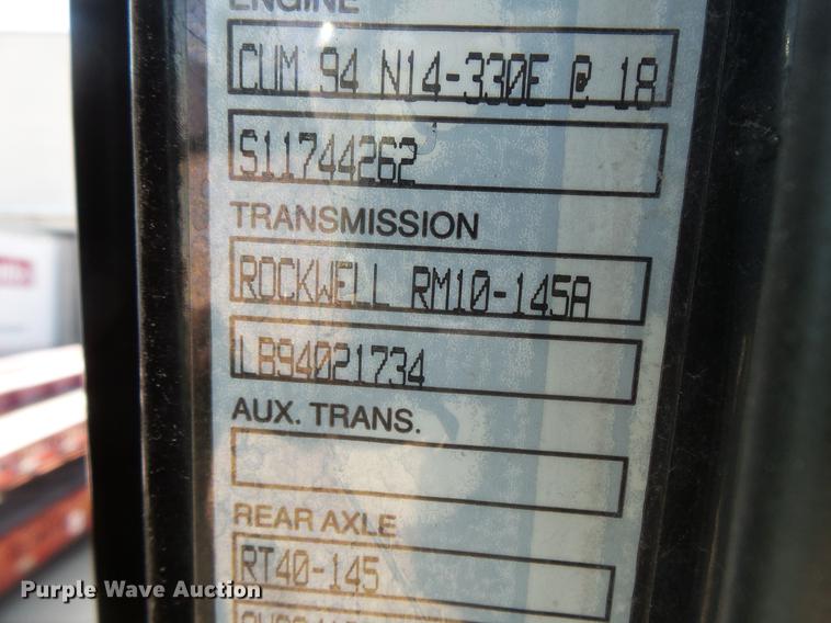 image for item DV9329 1995 White Gmc WCA semi truck