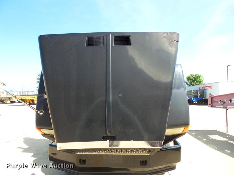 image for item DV9329 1995 White Gmc WCA semi truck