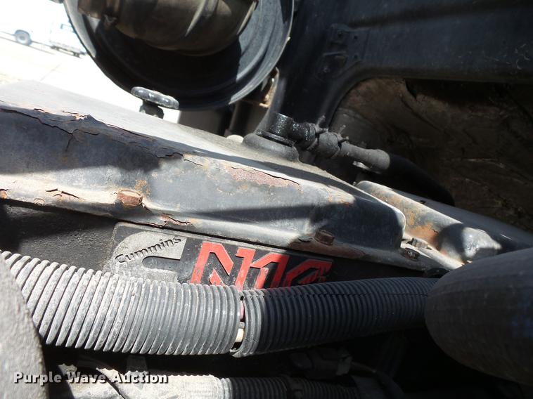 image for item DV9329 1995 White Gmc WCA semi truck