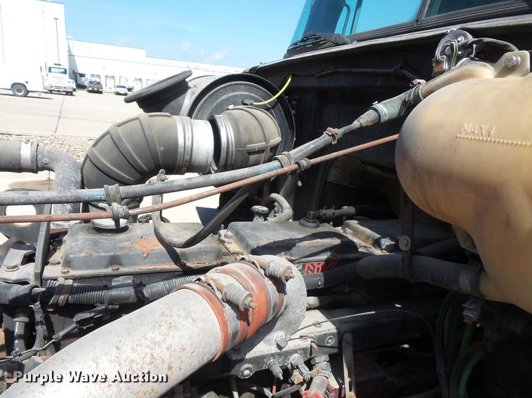 image for item DV9329 1995 White Gmc WCA semi truck