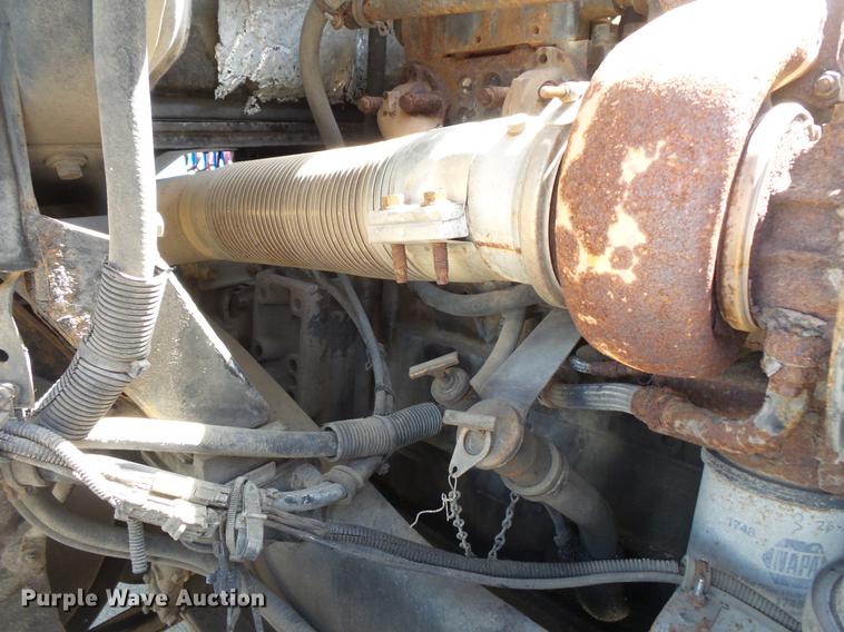 image for item DV9329 1995 White Gmc WCA semi truck