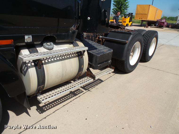 image for item DV9329 1995 White Gmc WCA semi truck