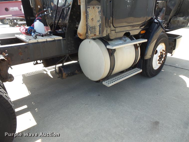 image for item DV9329 1995 White Gmc WCA semi truck