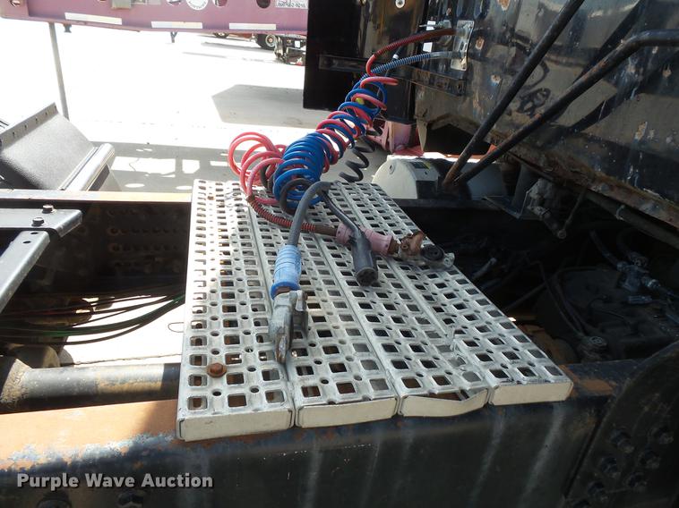 image for item DV9329 1995 White Gmc WCA semi truck