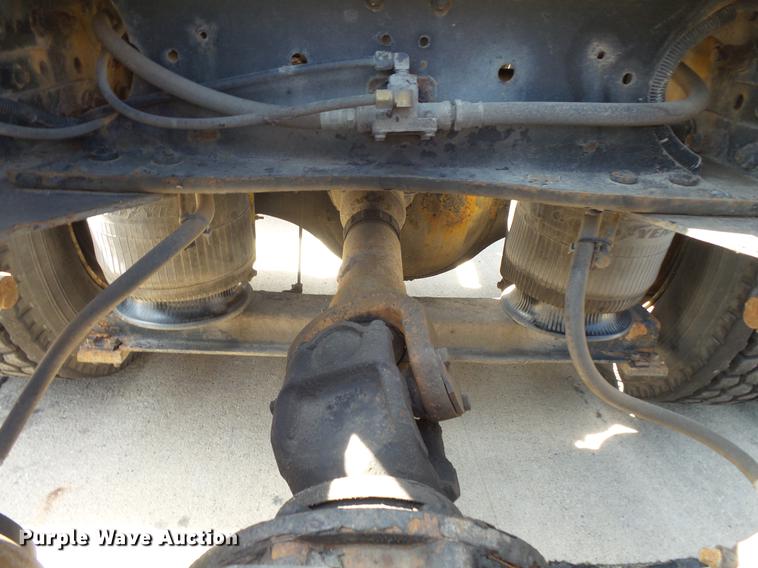 image for item DV9329 1995 White Gmc WCA semi truck