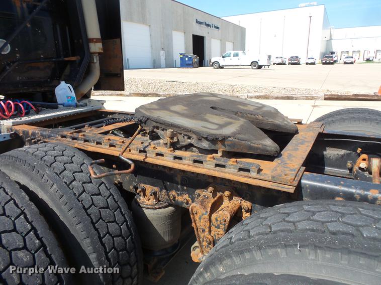 image for item DV9329 1995 White Gmc WCA semi truck