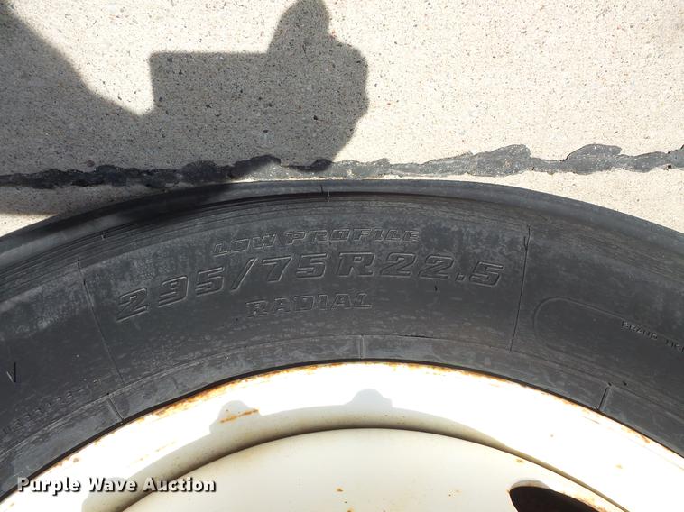 image for item DV9329 1995 White Gmc WCA semi truck