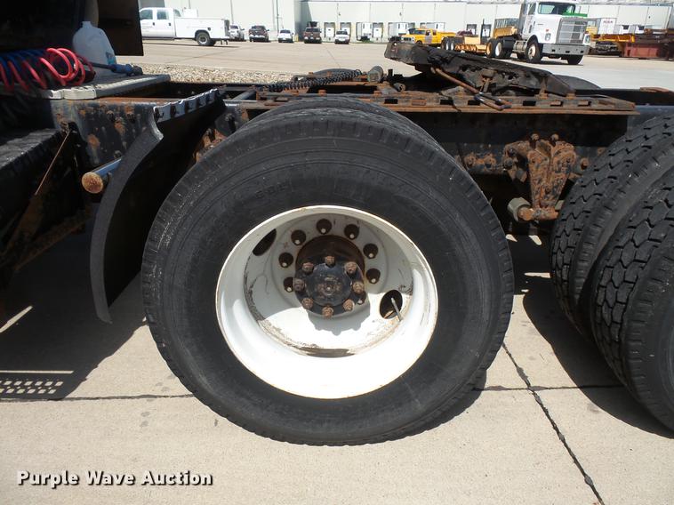 image for item DV9329 1995 White Gmc WCA semi truck