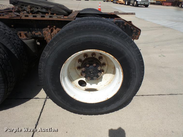 image for item DV9329 1995 White Gmc WCA semi truck