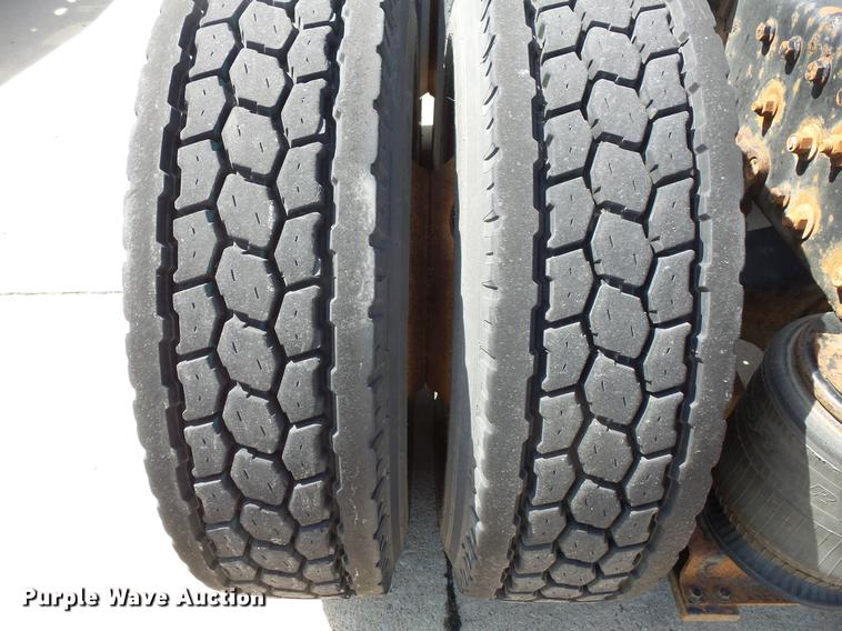 image for item DV9329 1995 White Gmc WCA semi truck