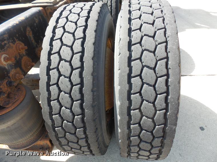 image for item DV9329 1995 White Gmc WCA semi truck