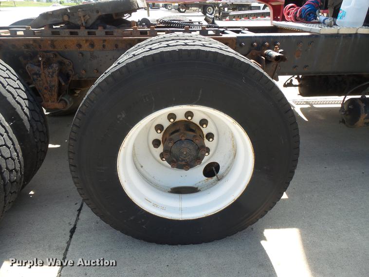 image for item DV9329 1995 White Gmc WCA semi truck