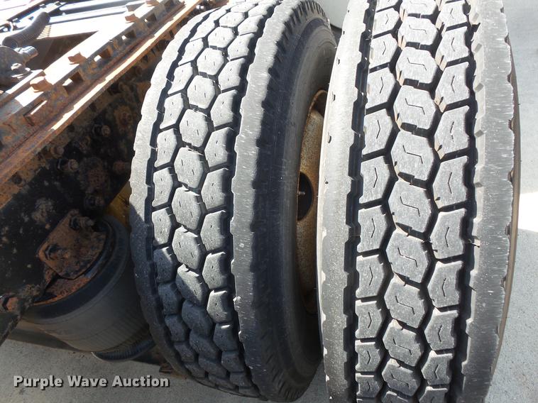 image for item DV9329 1995 White Gmc WCA semi truck