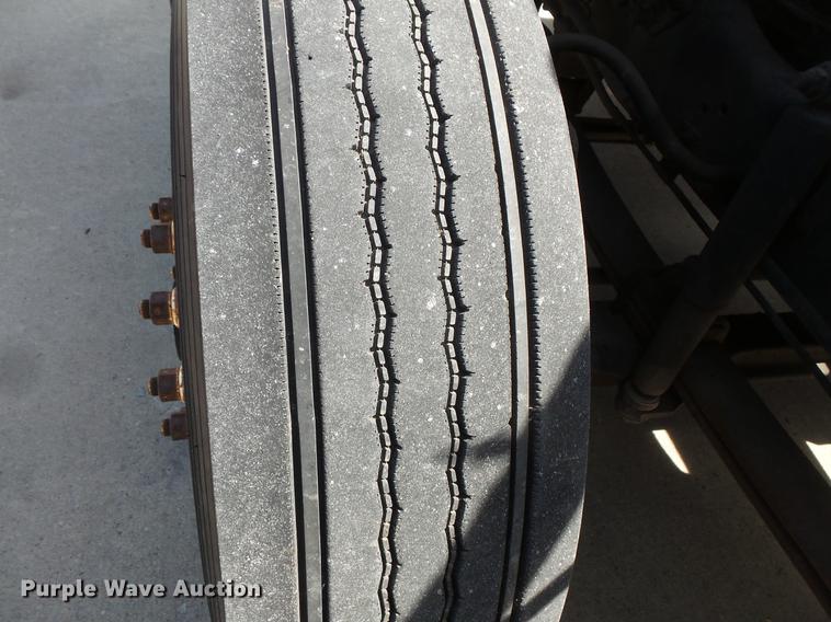 image for item DV9329 1995 White Gmc WCA semi truck