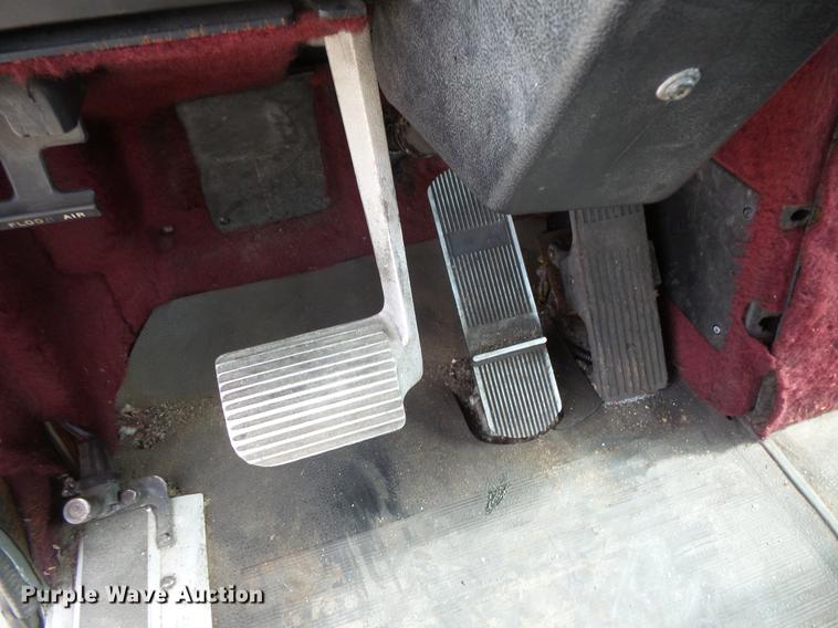 image for item DV9330 1994 International 9200 semi truck