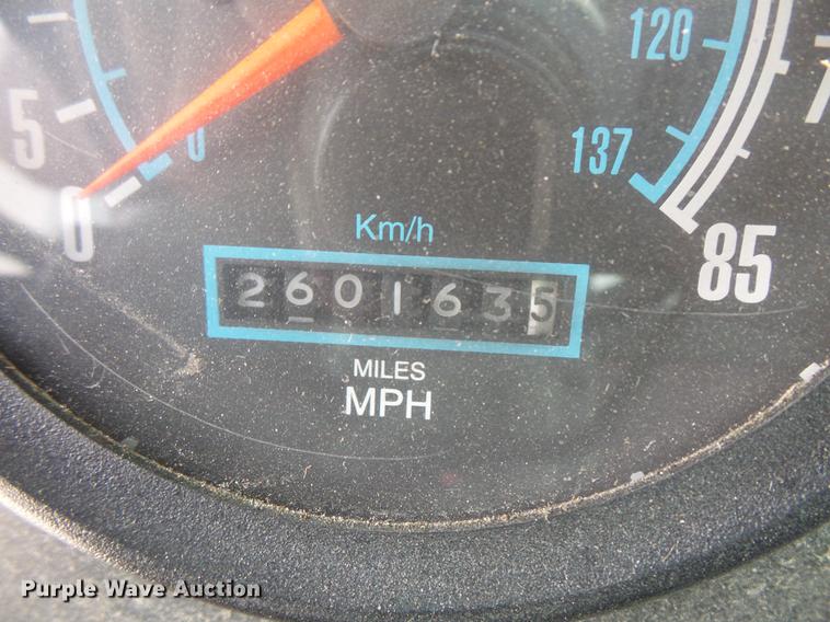 image for item DV9330 1994 International 9200 semi truck