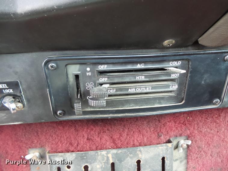 image for item DV9330 1994 International 9200 semi truck