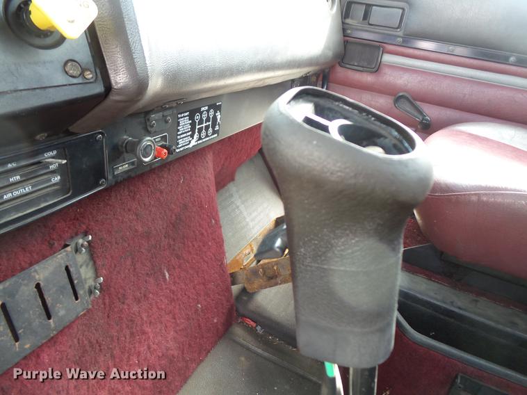 image for item DV9330 1994 International 9200 semi truck