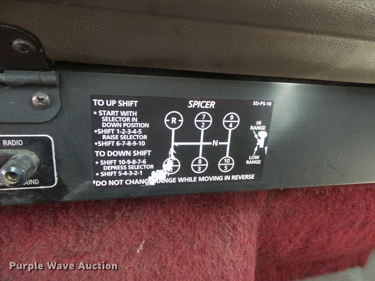 image for item DV9330 1994 International 9200 semi truck