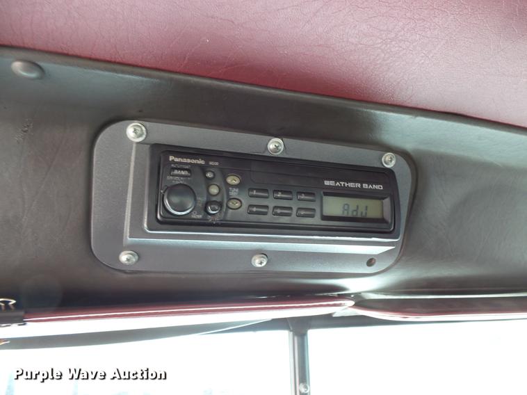 image for item DV9330 1994 International 9200 semi truck