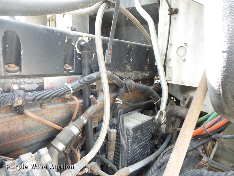 image for item DV9330 1994 International 9200 semi truck